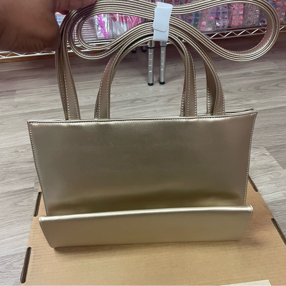 ✨✨Authentic Telfar Medium Metallic Gold Shopping Bag✨✨ - Picture 10 of 17